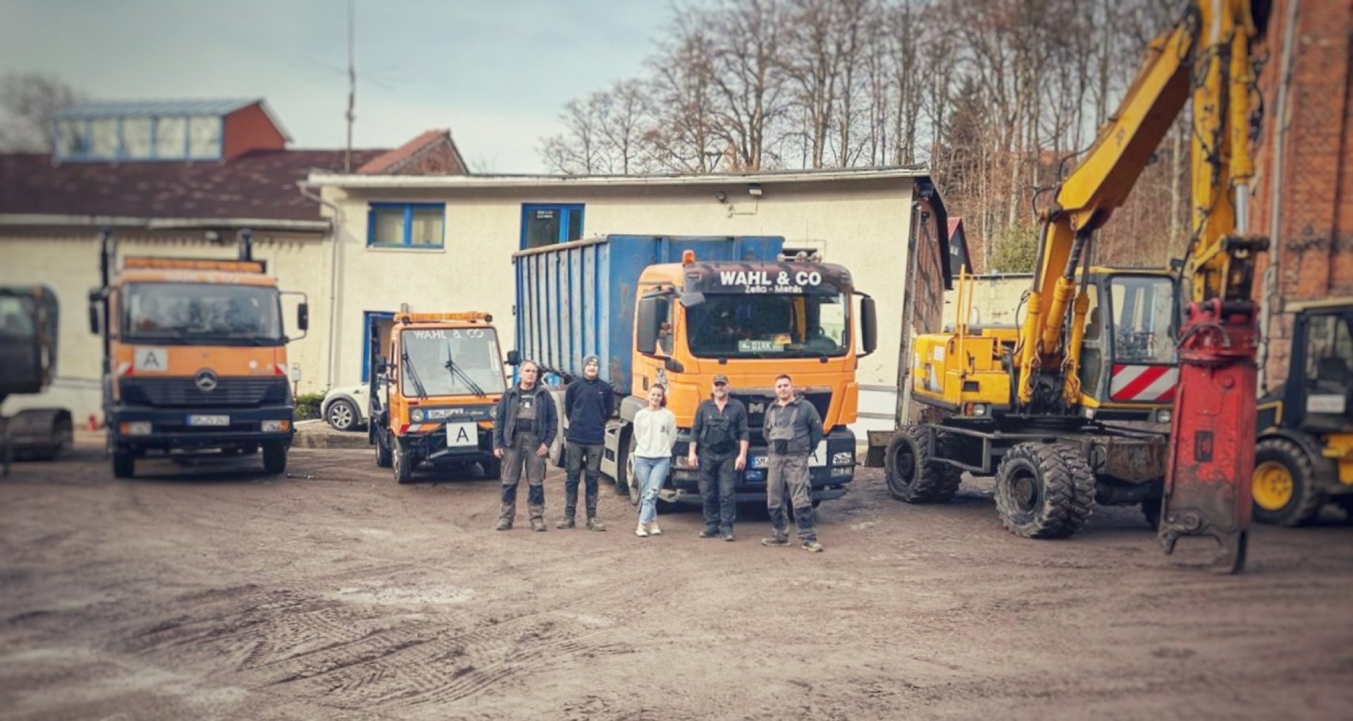 Wahl & Co. Team mit Fahrzeugflotte: Schrotthandel LKW und Container-Service in Zella-Mehlis